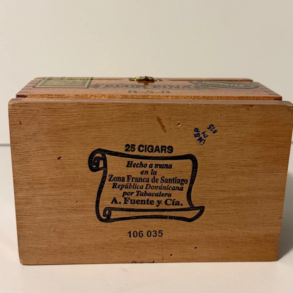 Flor Fina 858 Cigar Box Handmade Dominican Republic Wood Storage Display